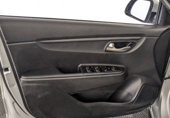 Подержанный автомобиль Kia Rio Hatchback 2021 года (17 фото)