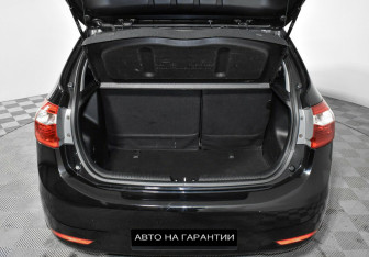 Подержанный автомобиль Kia Rio Hatchback 2014 года (17 фото)