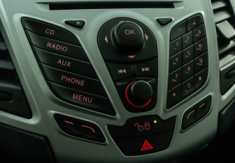 Подержанный автомобиль Ford Fiesta Hatchback 2012 года (10 фото)