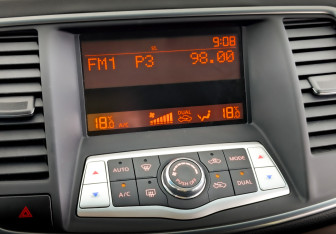 Подержанный автомобиль Nissan Teana 2011 года (25 фото)