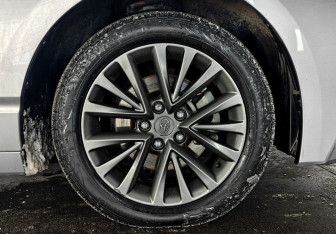 Подержанный автомобиль Toyota Avalon 2022 года (22 фото)