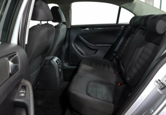 Подержанный автомобиль Volkswagen Jetta Sedan 2017 года (12 фото)