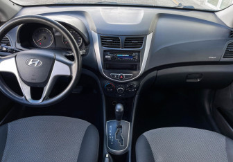 Подержанный автомобиль Hyundai Solaris Sedan 2011 года (12 фото)