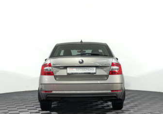 Подержанный автомобиль Skoda Octavia Liftback 2019 года (6 фото)