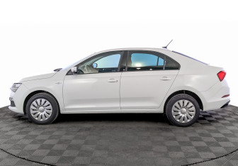 Подержанный автомобиль Skoda Rapid Liftback 2022 года (8 фото)