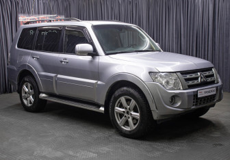 Подержанный автомобиль Mitsubishi Pajero 2011 года (3 фото)
