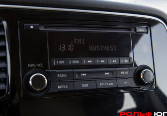 Подержанный автомобиль Mitsubishi Outlander 2021 года (14 фото)