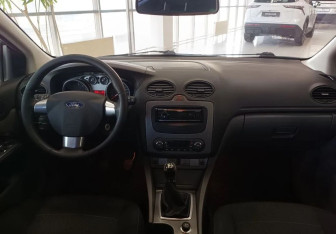 Подержанный автомобиль Ford Focus Sedan 2009 года (10 фото)