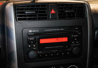 Подержанный автомобиль Suzuki Jimny 2007 года (18 фото)