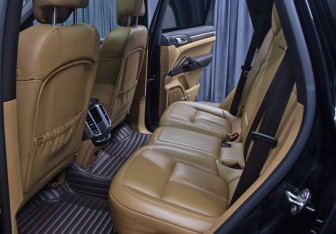 Подержанный автомобиль Porsche Cayenne 2014 года (12 фото)