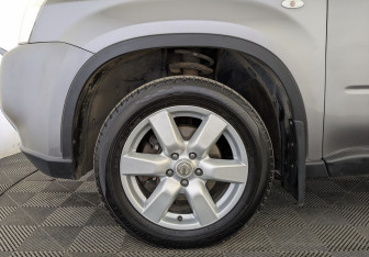 Подержанный автомобиль Nissan X-Trail 2010 года (13 фото)