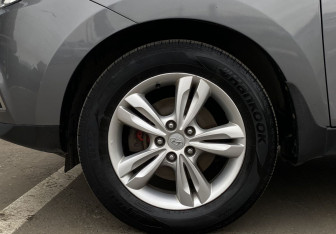 Подержанный автомобиль Hyundai ix35 2012 года (9 фото)