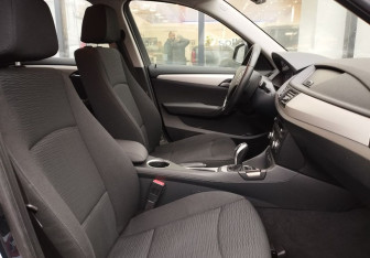 Подержанный автомобиль BMW X1 2012 года (10 фото)