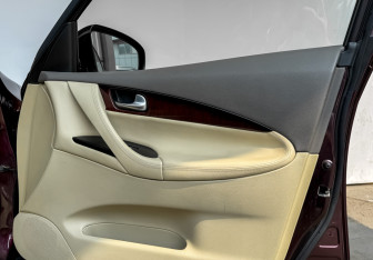 Подержанный автомобиль Infiniti QX50 2014 года (24 фото)