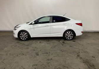 Подержанный автомобиль Hyundai Solaris Sedan 2016 года (7 фото)