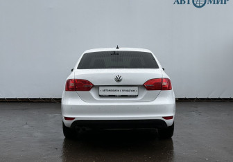 Подержанный автомобиль Volkswagen Jetta Sedan 2013 года (6 фото)