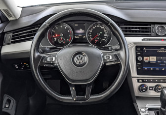Подержанный автомобиль Volkswagen Passat Sedan 2019 года (22 фото)