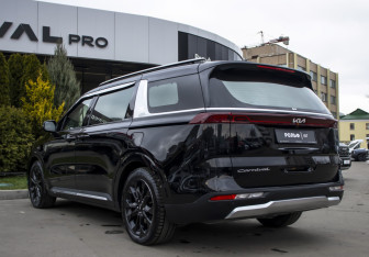 Подержанный автомобиль Kia Carnival 2021 года (7 фото)