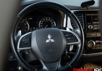 Подержанный автомобиль Mitsubishi Outlander 2014 года (11 фото)