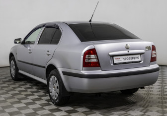 Подержанный автомобиль Skoda Octavia Liftback 2008 года (7 фото)