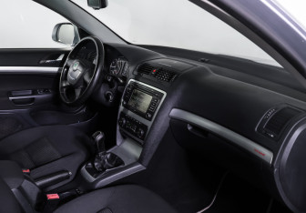 Подержанный автомобиль Skoda Octavia Wagon 2012 года (10 фото)