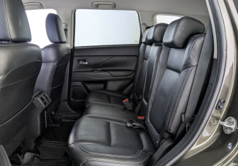 Подержанный автомобиль Mitsubishi Outlander 2021 года (18 фото)