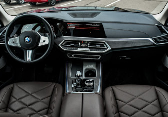 Подержанный автомобиль BMW X5 2023 года (12 фото)