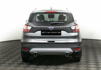 Подержанный автомобиль Ford Kuga 2017 года (6 фото)