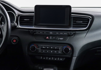 Подержанный автомобиль Kia Ceed Wagon 2019 года (8 фото)