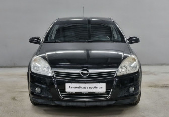 Подержанный автомобиль Opel Astra Sedan 2008 года (2 фото)