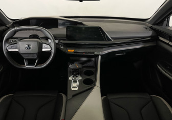 Подержанный автомобиль Changan UNI-V 2024 года (14 фото)