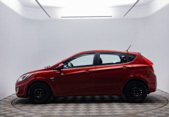 Подержанный автомобиль Hyundai Solaris Hatchback 2013 года (2 фото)