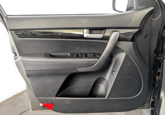 Подержанный автомобиль Kia Sorento 2015 года (19 фото)