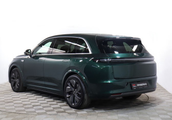 Подержанный автомобиль LiXiang L7 2024 года (7 фото)