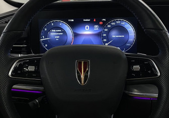 Подержанный автомобиль Hongqi HS5 2023 года (16 фото)