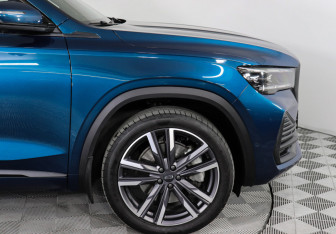 Подержанный автомобиль Geely Monjaro 2023 года (10 фото)