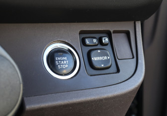 Подержанный автомобиль Toyota iQ 2009 года (11 фото)