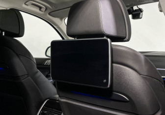 Подержанный автомобиль BMW X7 2021 года (31 фото)