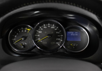 Подержанный автомобиль Renault Fluence 2011 года (12 фото)