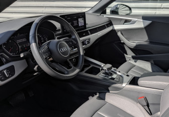 Подержанный автомобиль Audi A4 Sedan 2020 года (15 фото)