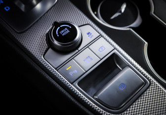 Подержанный автомобиль Genesis G70 2021 года (21 фото)