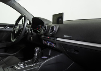 Подержанный автомобиль Audi A3 Sedan 2018 года (9 фото)