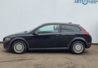 Подержанный автомобиль Volvo C30 2007 года (8 фото)