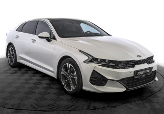 Подержанный автомобиль Kia K5 2020 года (3 фото)