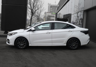 Подержанный автомобиль Omoda S5 2024 года (8 фото)