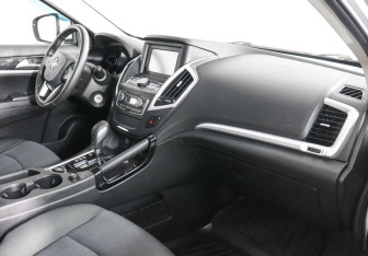 Подержанный автомобиль DongFeng AX7 2017 года (5 фото)