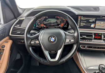 Подержанный автомобиль BMW X5 2019 года (23 фото)