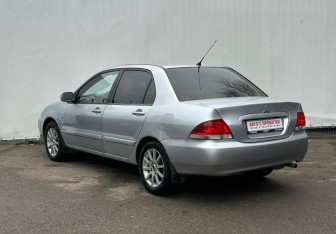 Подержанный автомобиль Mitsubishi Lancer Sedan 2007 года (7 фото)
