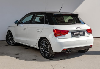 Подержанный автомобиль Audi A1 2012 года (7 фото)