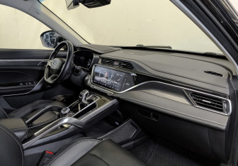 Подержанный автомобиль Geely Atlas Pro 2023 года (10 фото)
